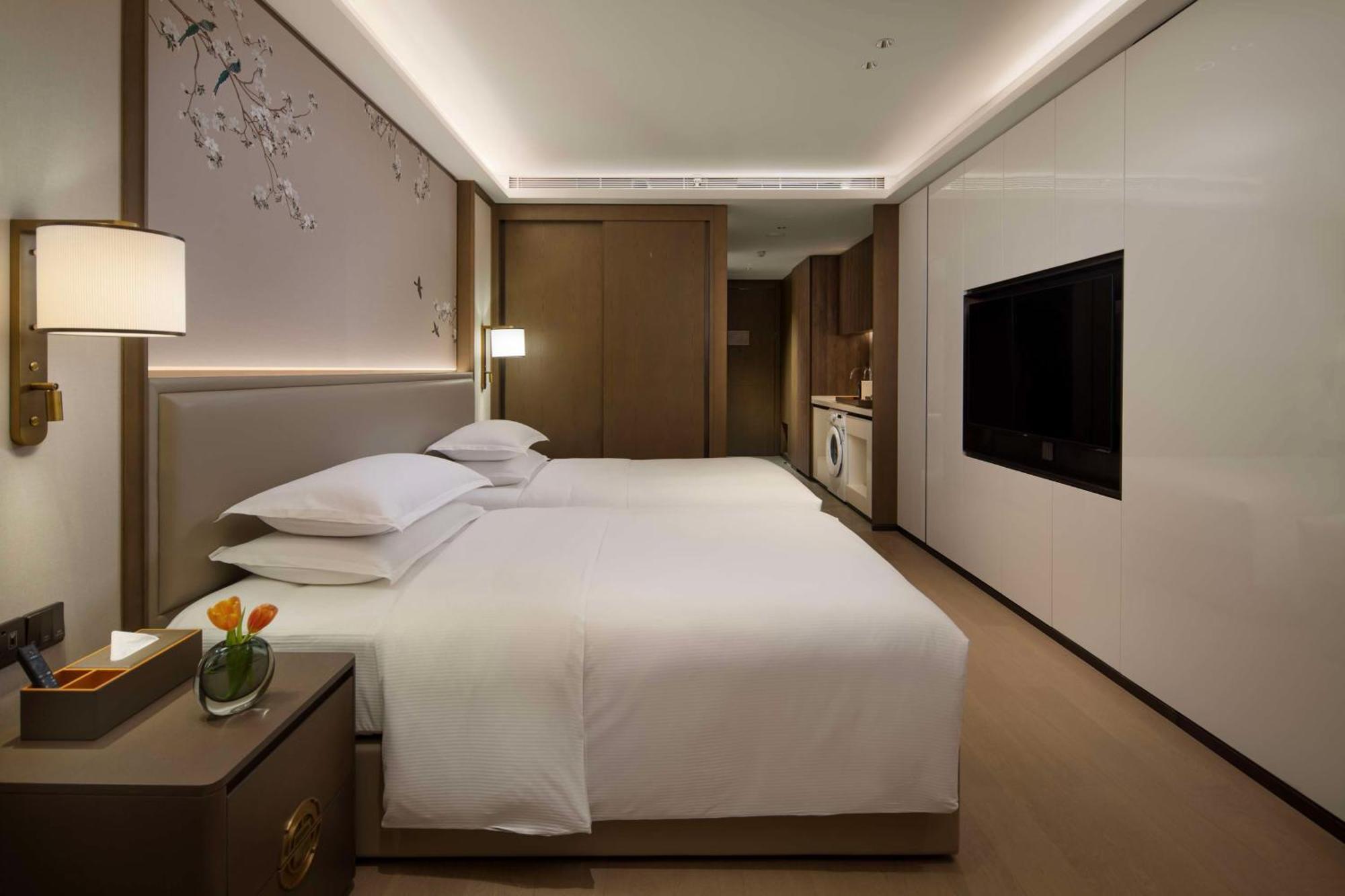 Yuexiu Hotel Guangzhou, Curio Collection By Hilton Esterno foto
