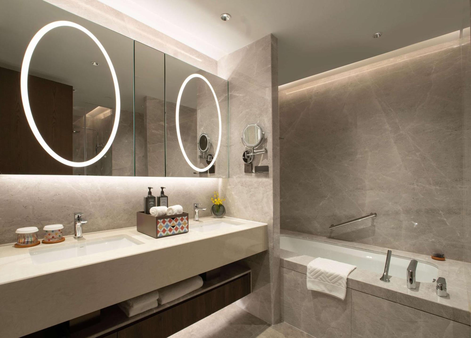 Yuexiu Hotel Guangzhou, Curio Collection By Hilton Esterno foto