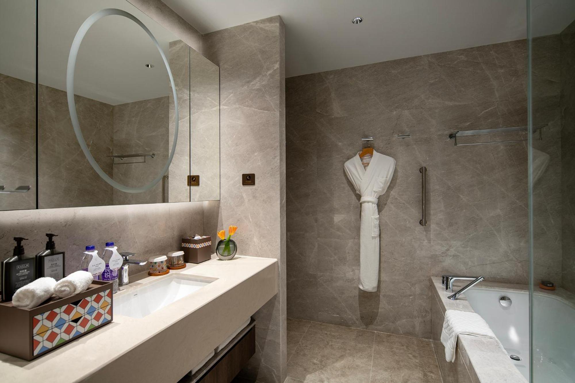 Yuexiu Hotel Guangzhou, Curio Collection By Hilton Esterno foto