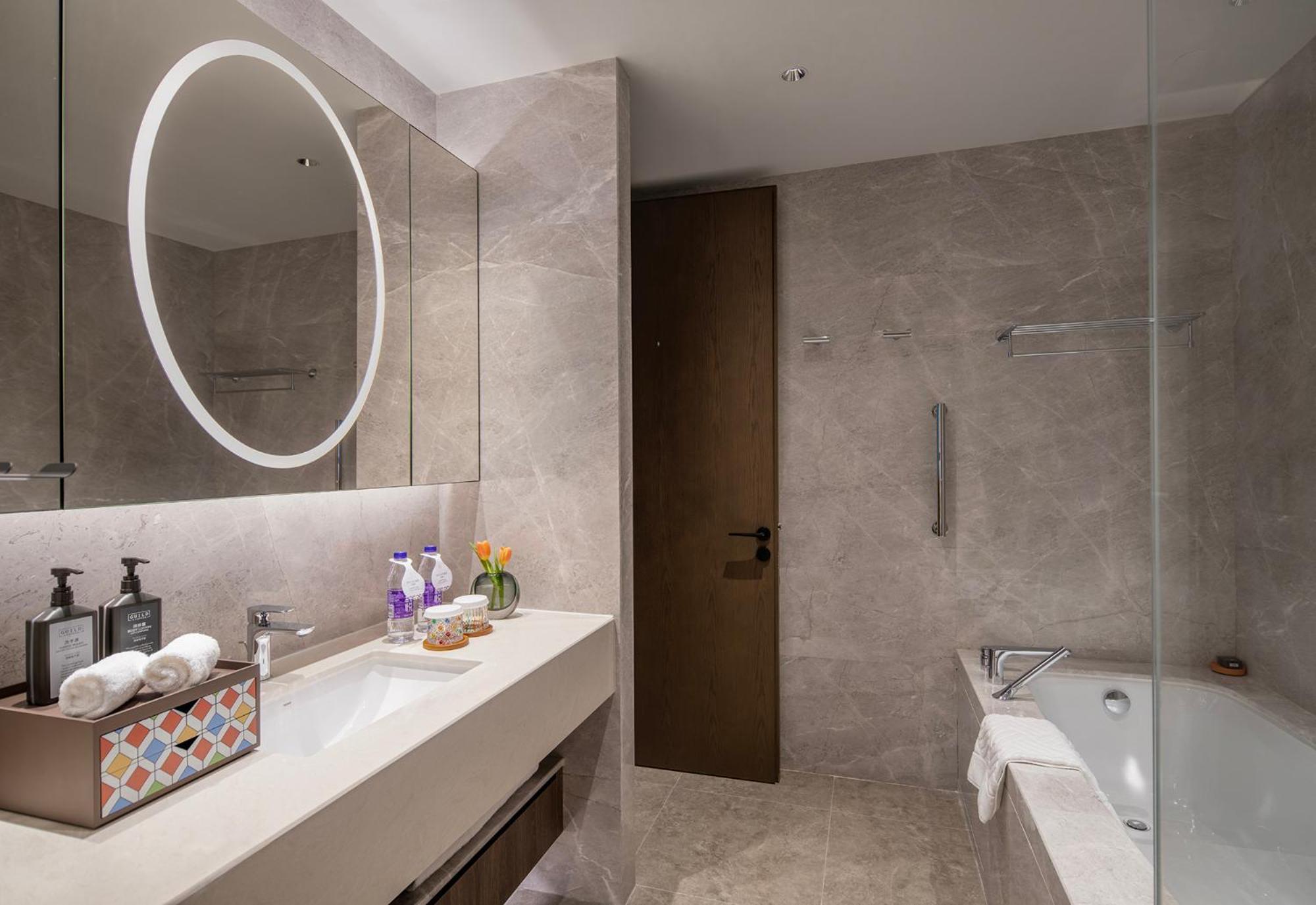 Yuexiu Hotel Guangzhou, Curio Collection By Hilton Esterno foto