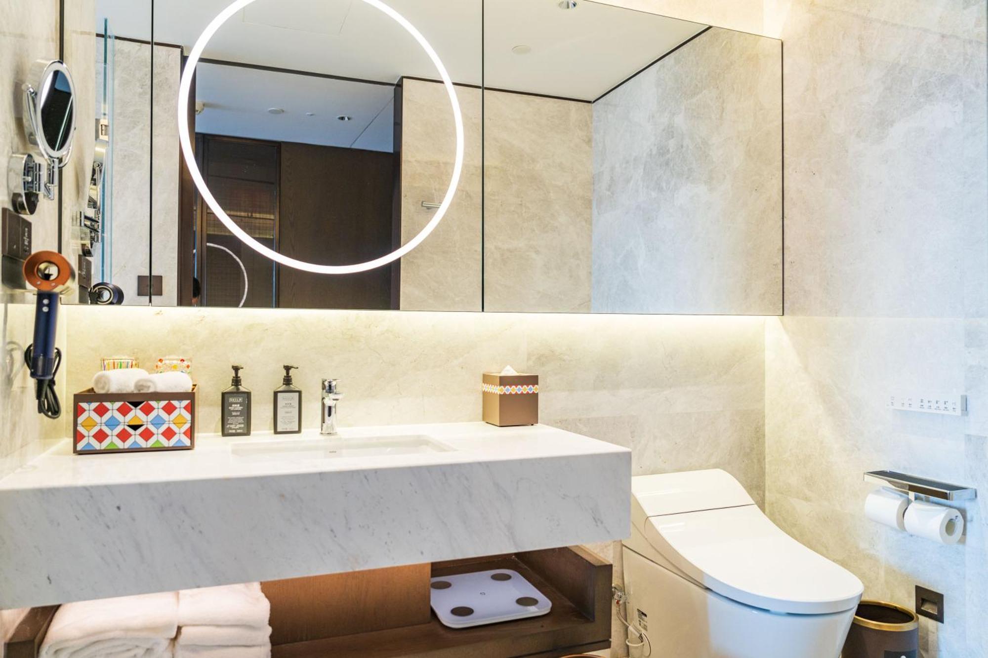 Yuexiu Hotel Guangzhou, Curio Collection By Hilton Esterno foto