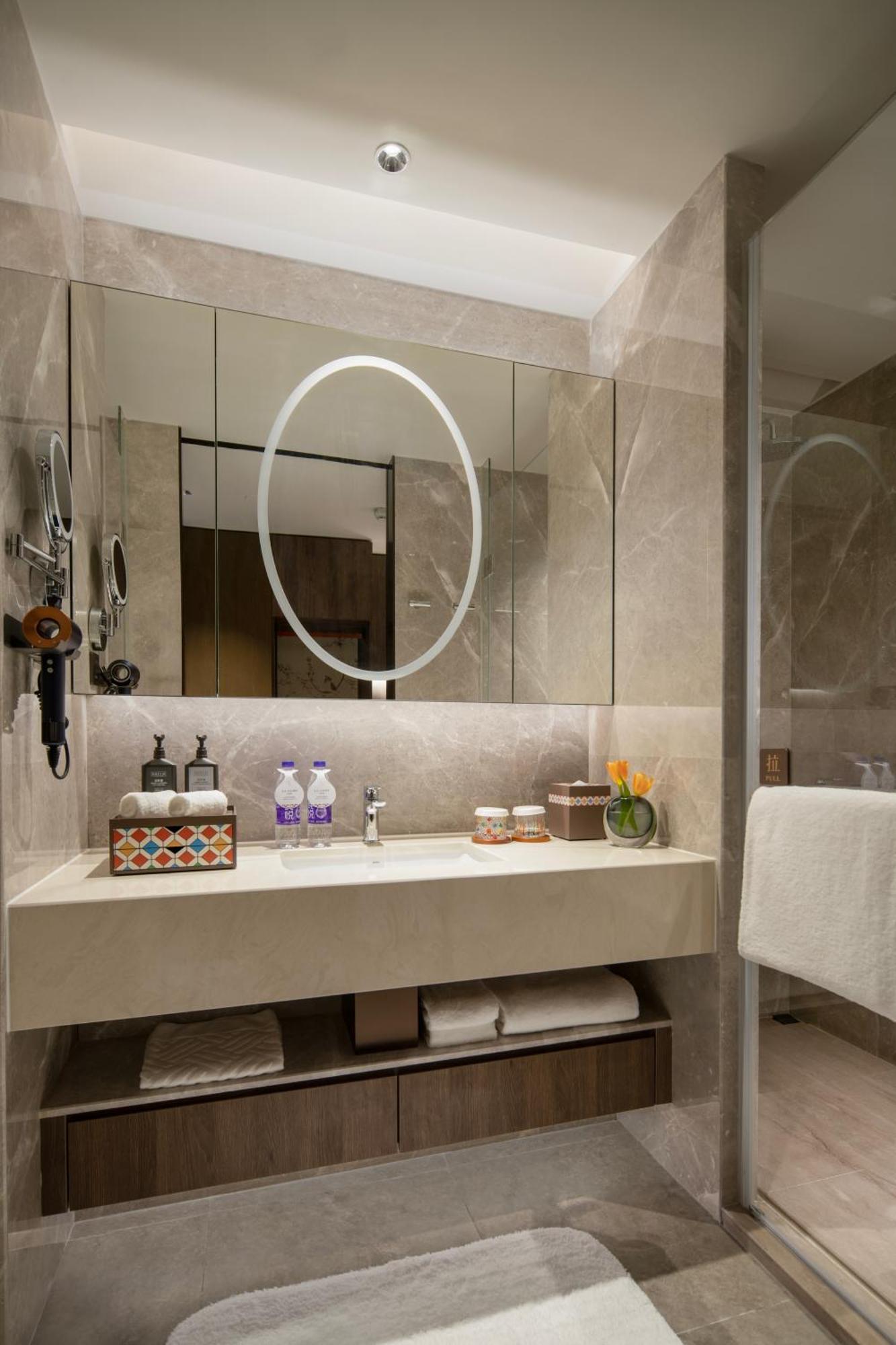 Yuexiu Hotel Guangzhou, Curio Collection By Hilton Esterno foto